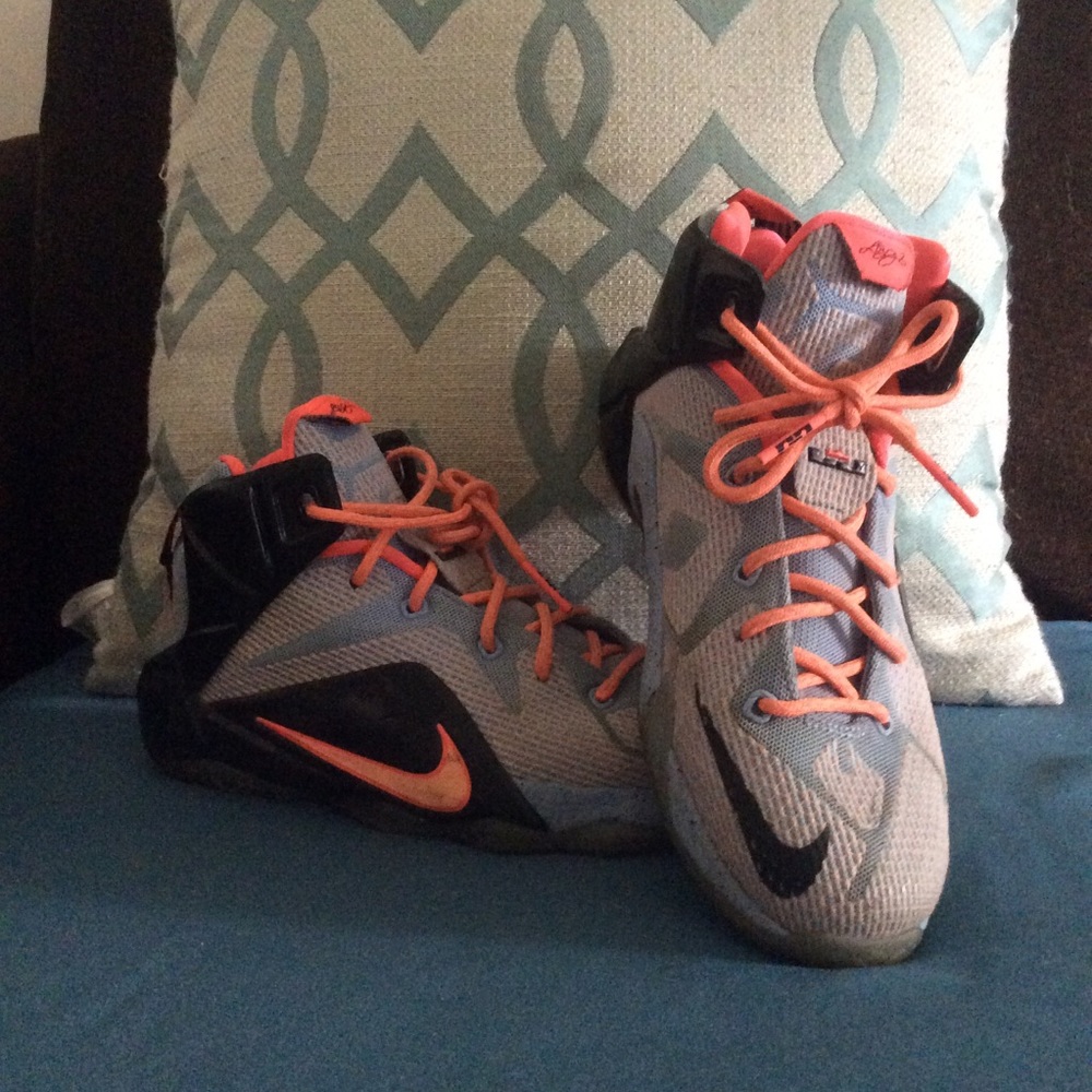 Lebrons size 5y